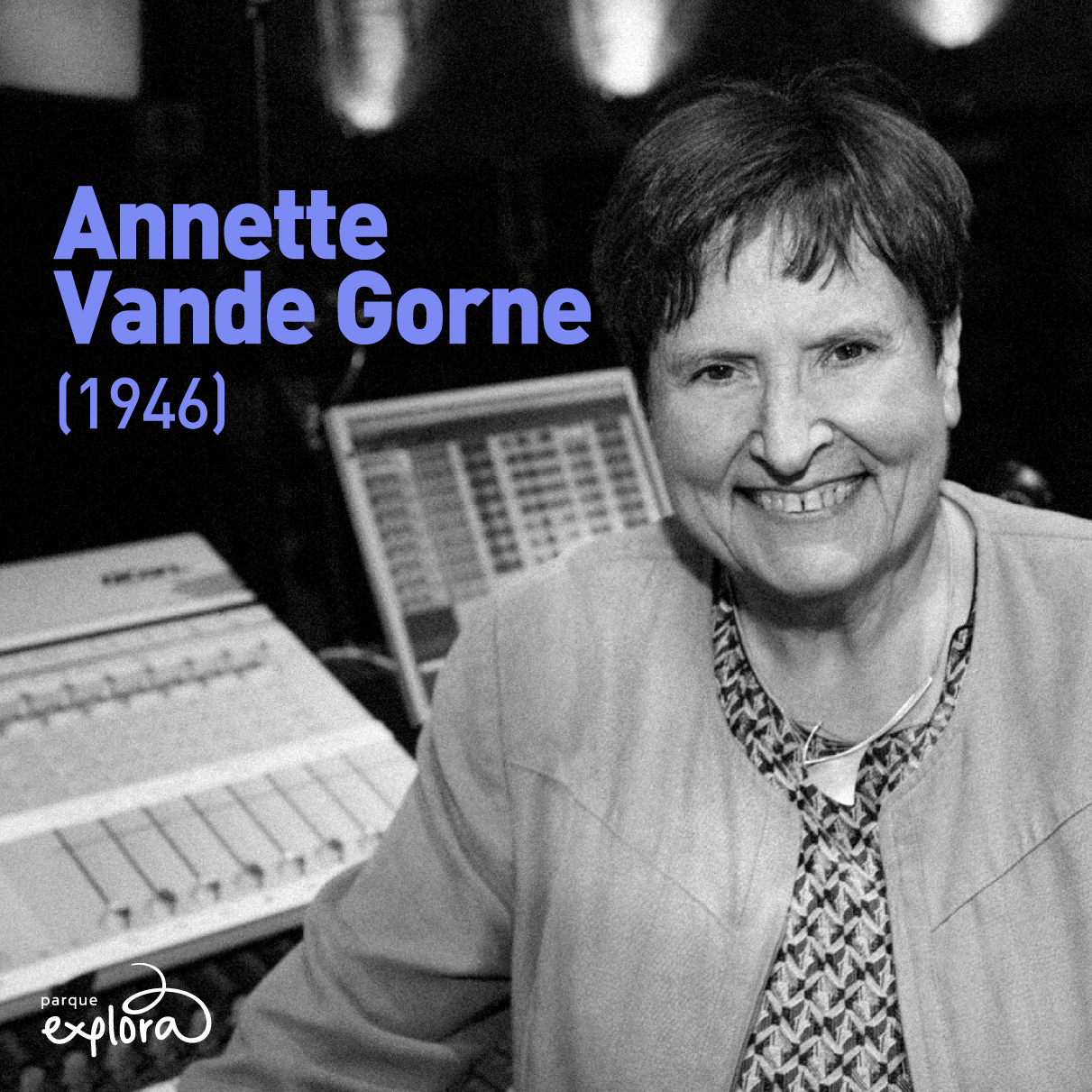 9. Foto. En la parte derecha de la imagen, la compositora Annette Vande Gorne en plano medio a blanco y negro. Tiene cabello corto, liso y oscuro. Tiene ojos pequeños, naríz aguileña y tiene una gran sonrisa en el rostro. En la parte superior izquierda de la imagen texto que dice: “Annette Vande Gorne, 1946”.
