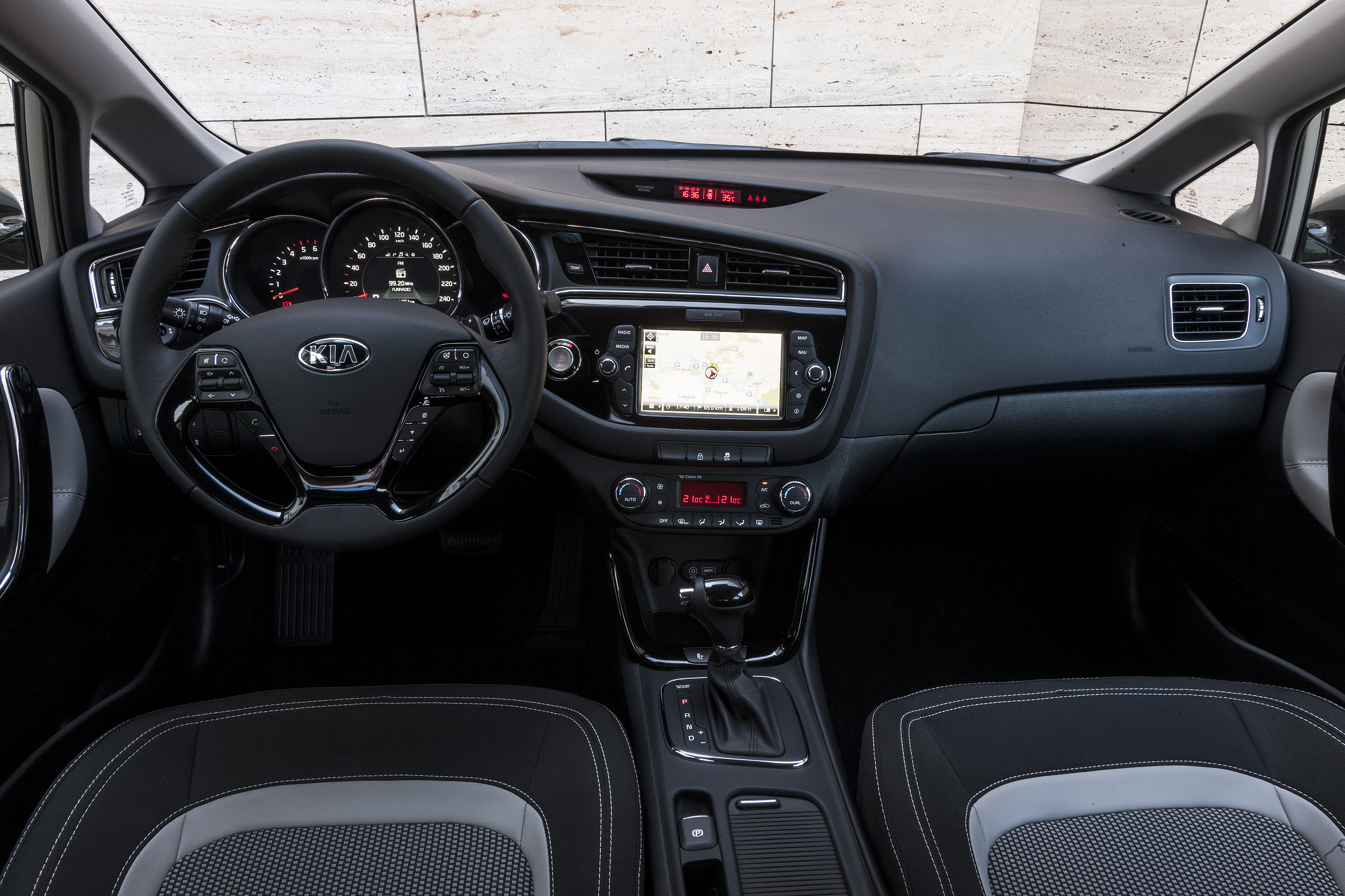 Das Cockpit des Kia Ceed.