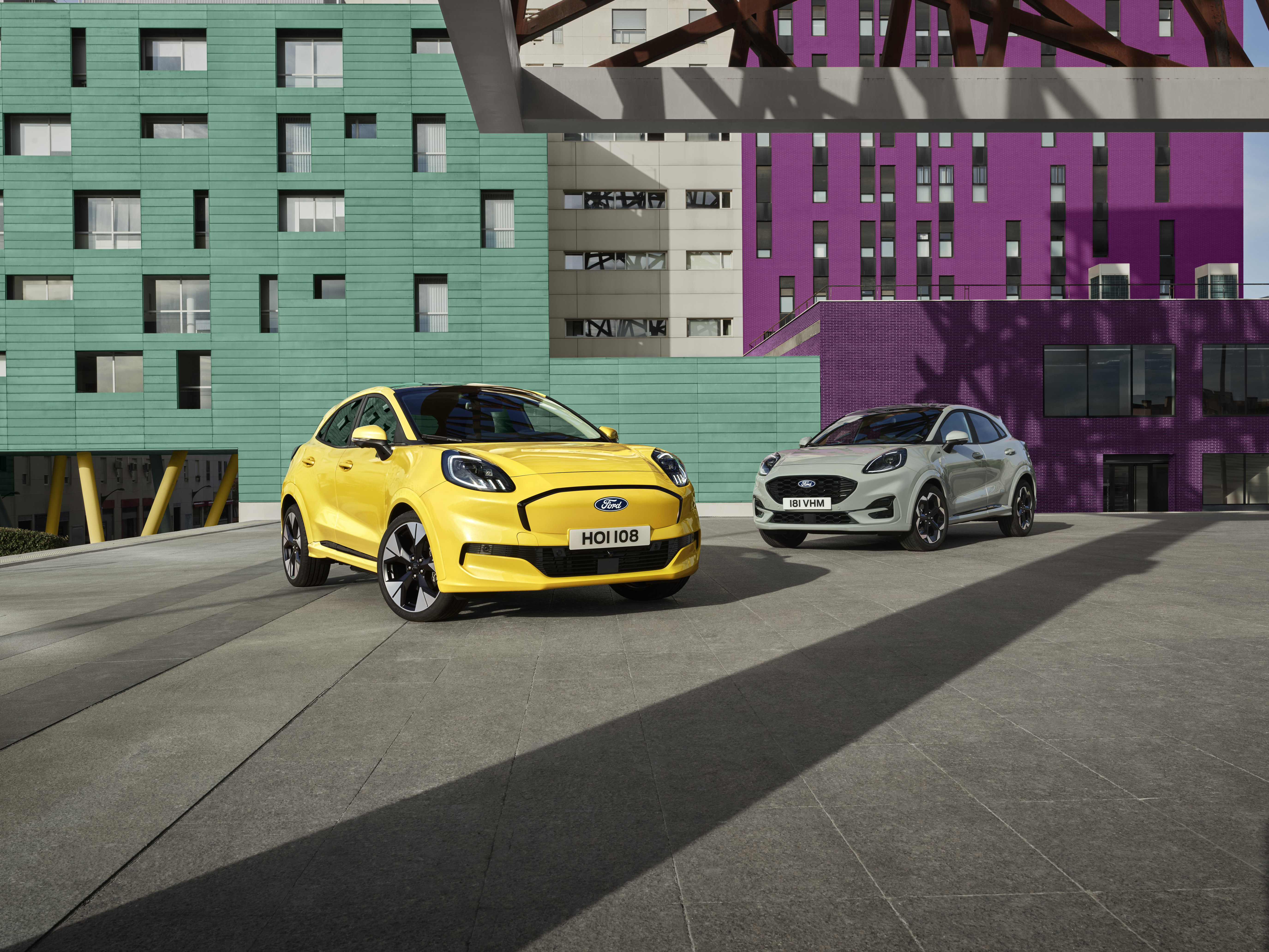 Zwei Ford Puma.