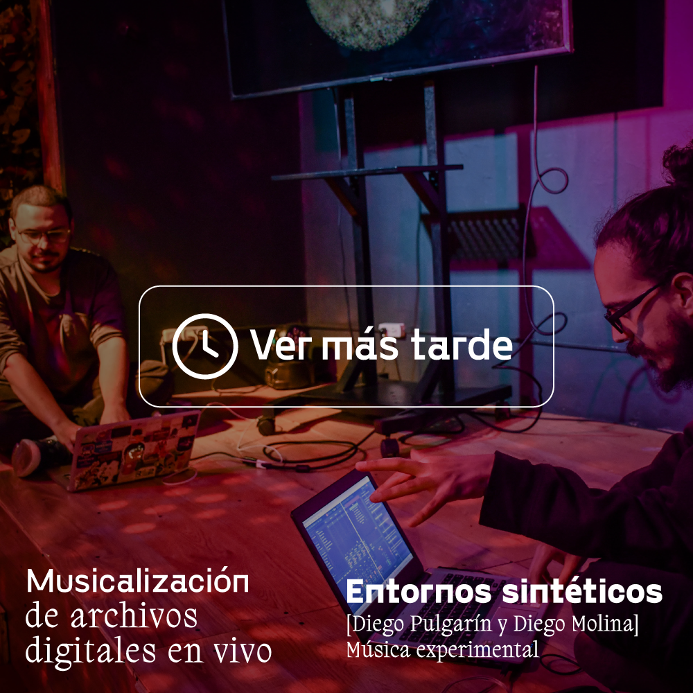 Foto. En un espacio iluminado con luces azules, rosadas y naranjas hay dos personas sentadas en el suelo una frente a otra con un computador portátil al frente. En la parte inferior de la imagen texto que dice: "Ver más tarde. Musicalización de archivos digitales en vivo. Entornos sintéticos. Diego Pulgarín y Diego Molina. Música experimental".