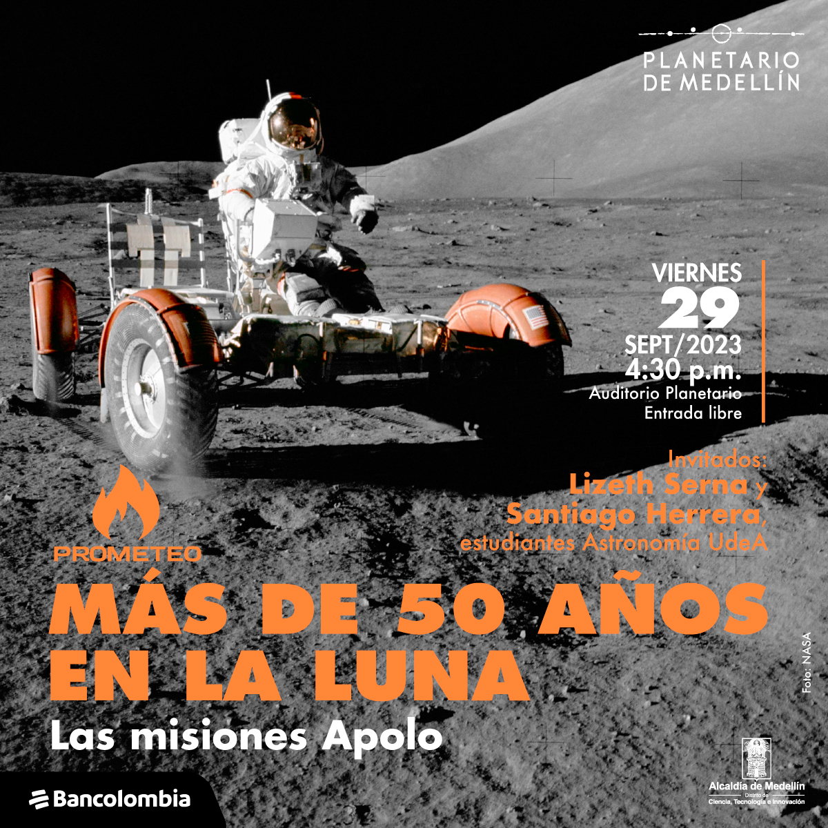 Foto. Sobre un fondo rocoso aparece un artefacto con ruedas y sobre él un astronauta. En la parte inferior de la imagen texto que dice: "Prometeo. Más de 50 años en la Luna. Las misiones Apolo. Viernes 29 de septiembre de 2023 a las 4:30 de la tarde. Auditorio Planetario. Entrada libre. Invitados: Lizeth Serna y Santiago Herrera, estudiantes Astronomía UdeA".