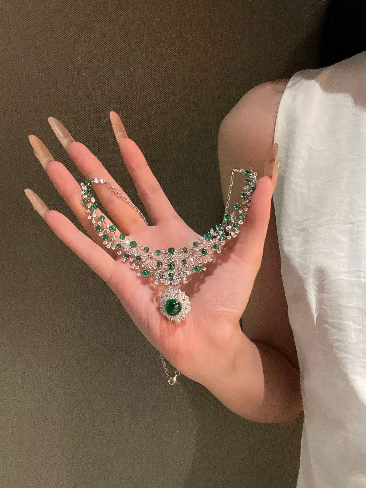 Zambia "Vivid Green" Natural Emerald Necklace - 19.666 cts (Main 5.94 cts) Minor Clarity Enhancement