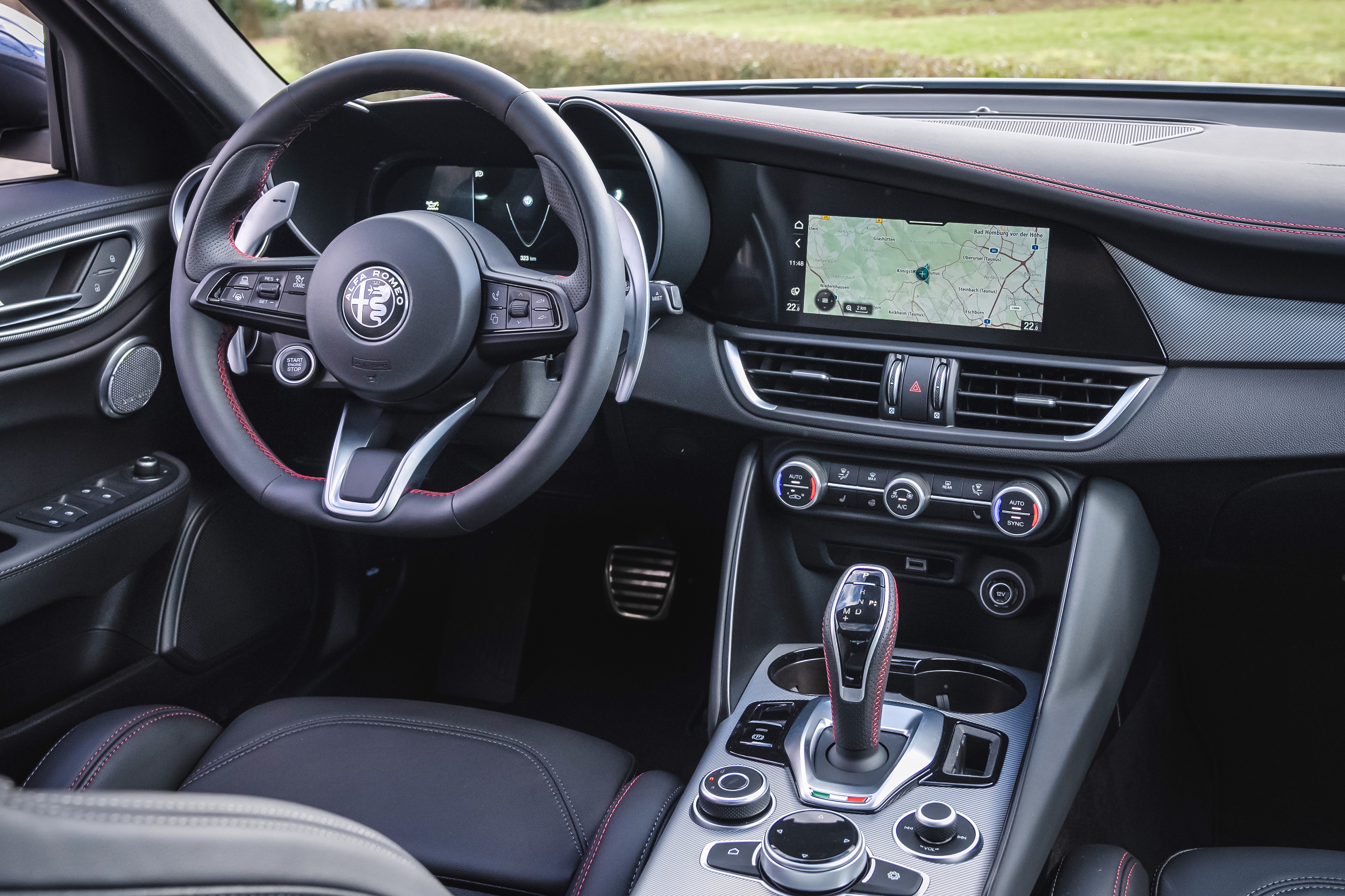 Das Cockpit des Alfa Romeo Giulia.